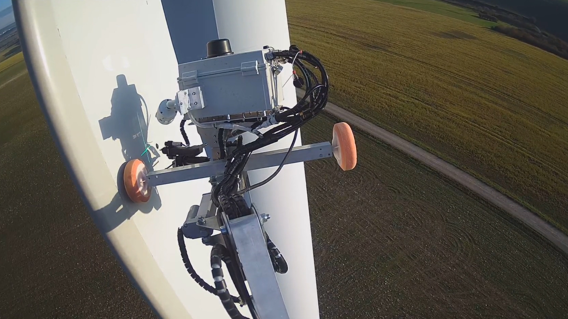 Copyright: Aerones - Der ferngesteuerte Roboterarm “Robotic Blade Care System“